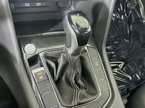 Used 2023 Volkswagen Tiguan SE FWD image 16