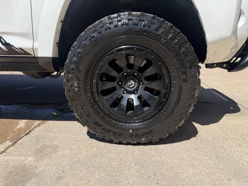 Used 2016 Toyota 4Runner SR5 AWD/4WD image 43