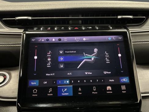 Used 2023 Jeep Grand Cherokee Limited w/ Luxury Tech Group II image 19