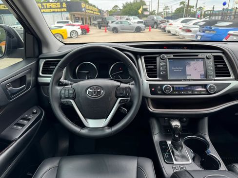 Used 2019 Toyota Highlander XLE FWD image 34
