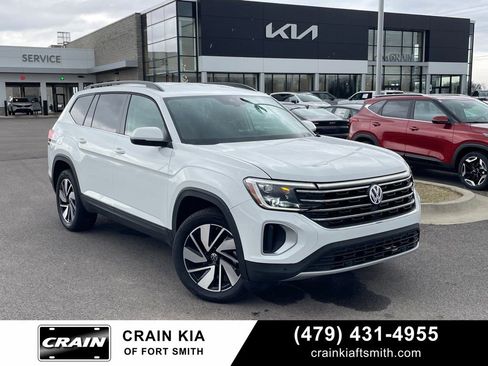 Used 2025 Volkswagen Atlas SE image 1