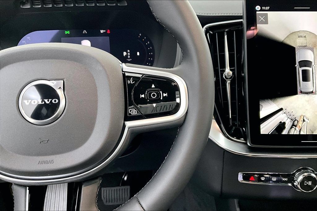 New 2026 Volvo XC90 T8 Plus w/ Protection Package Premier AWD/4WD image 11
