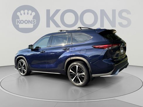 Used 2022 Toyota Highlander XSE AWD/4WD image 4