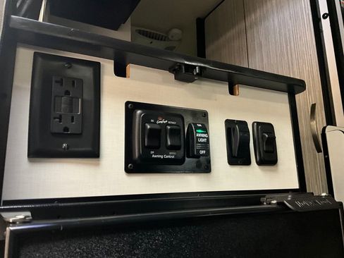 Used 2022 Mercedes-Benz Sprinter 2500 image 19