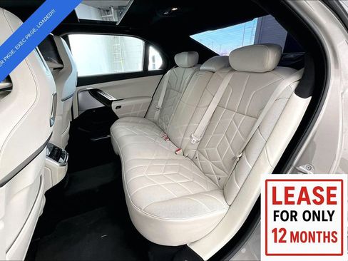 Used 2023 BMW 740i image 36