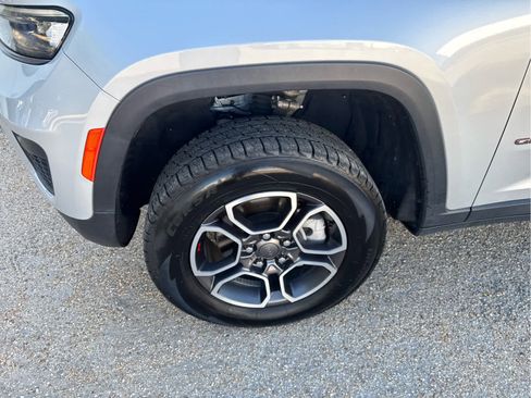 Used 2022 Jeep Grand Cherokee Trailhawk AWD/4WD image 12