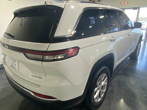Used 2022 Jeep Grand Cherokee Limited image 4
