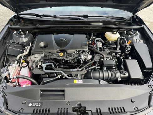 Used 2025 Toyota Camry SE image 28
