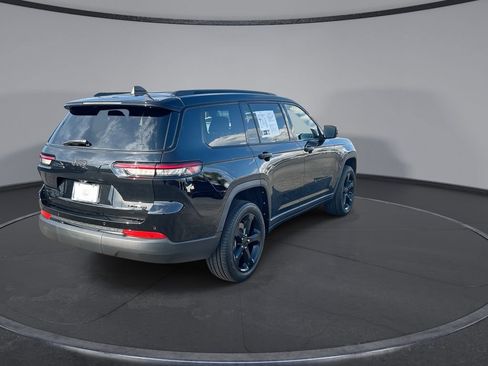 Used 2025 Jeep Grand Cherokee L Limited w/ Black Appearance Package AWD/4WD image 11