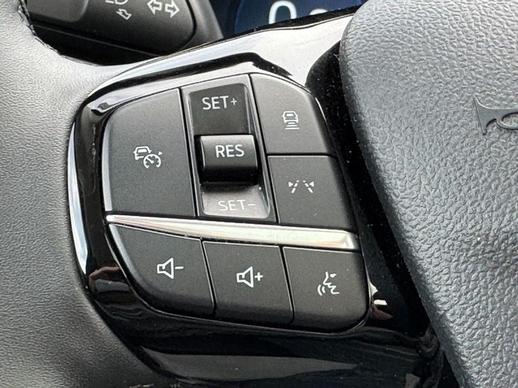Used 2025 Ford Escape Platinum AWD/4WD image 17