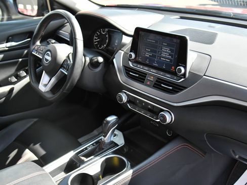 Used 2025 Nissan Altima 2.5 SR FWD image 38
