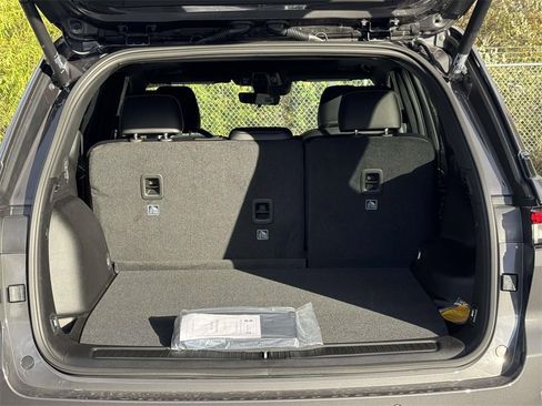 New 2025 Jeep Grand Cherokee Altitude image 30