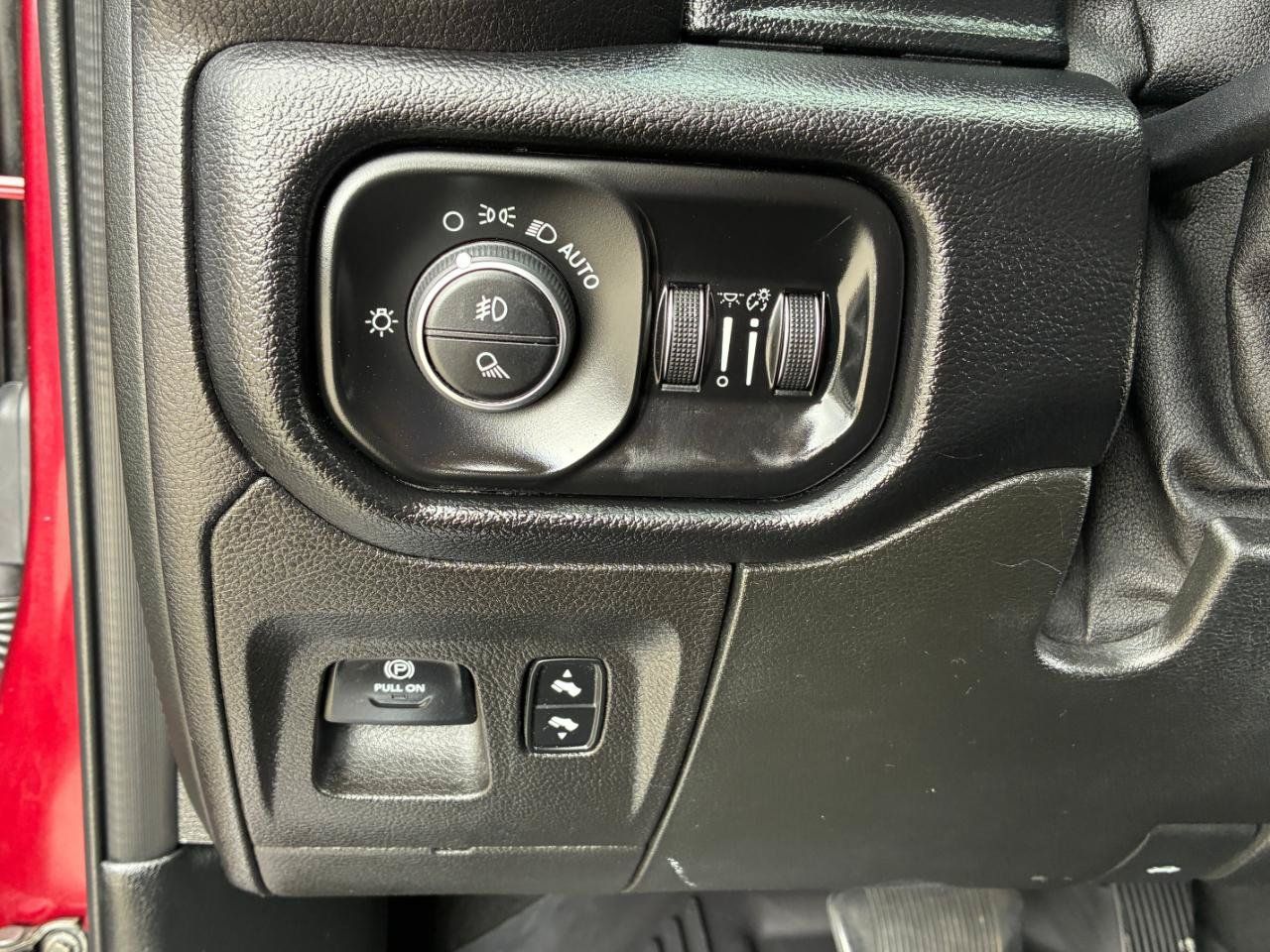 Used 2019 RAM 1500 Laramie AWD/4WD image 22