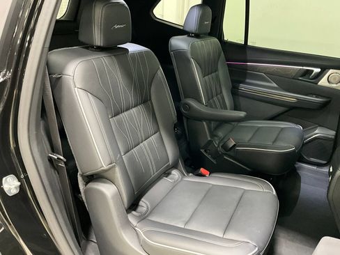 Used 2025 Buick Enclave Avenir AWD/4WD image 24