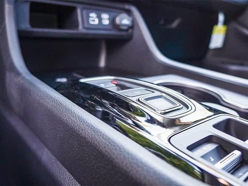 New 2025 Honda Pilot Touring image 28