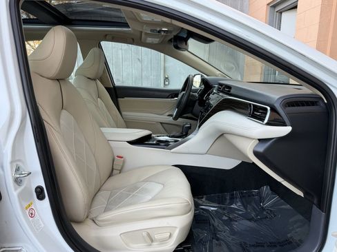 Used 2018 Toyota Camry XLE image 24