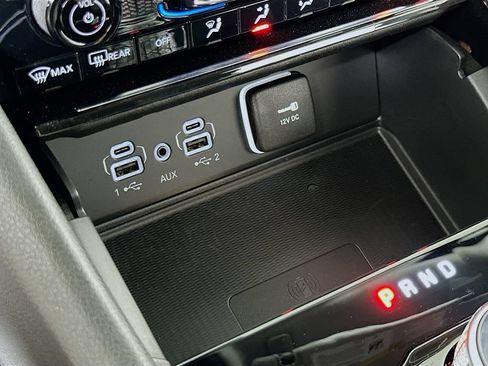 Used 2023 Jeep Grand Cherokee Laredo w/ Luxury Tech Group I RWD image 29