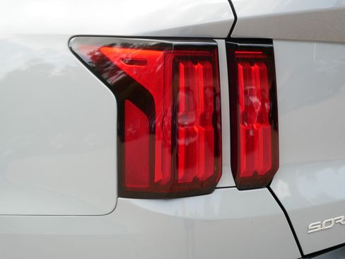 Certified 2023 Kia Sorento SX Prestige AWD/4WD image 17