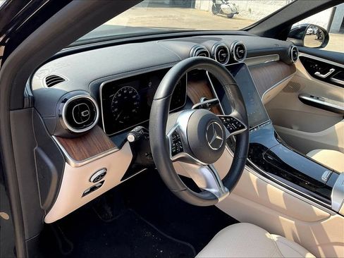 Used 2024 Mercedes-Benz GLC 300 4MATIC image 4