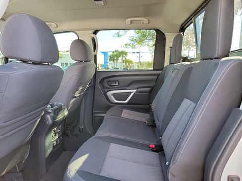 Used 2020 Nissan Titan SV w/ SV Convenience Package image 14