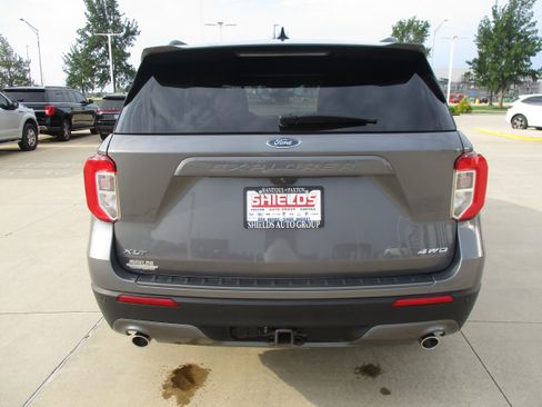 Used 2023 Ford Explorer XLT w/ Equipment Group 202A AWD/4WD image 5