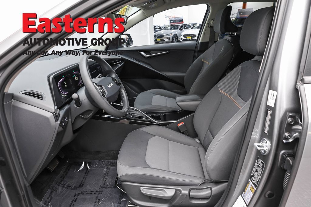 Used 2025 Kia Niro LX FWD image 13