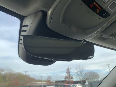 Used 2025 Volvo XC60 B5 Plus image 27