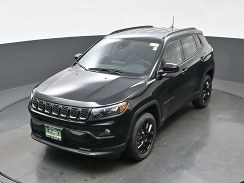 New 2026 Jeep Compass Latitude AWD/4WD image 18