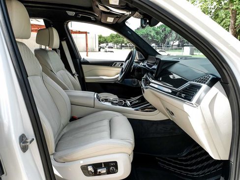 Used 2025 BMW X7 M60i AWD/4WD image 32