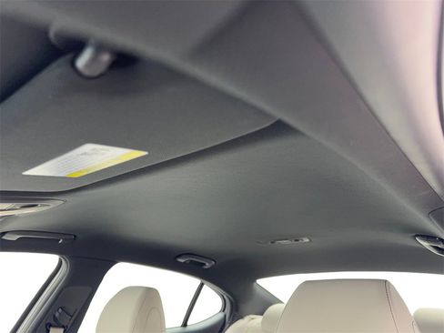 Used 2025 Genesis G70 2.5T image 69