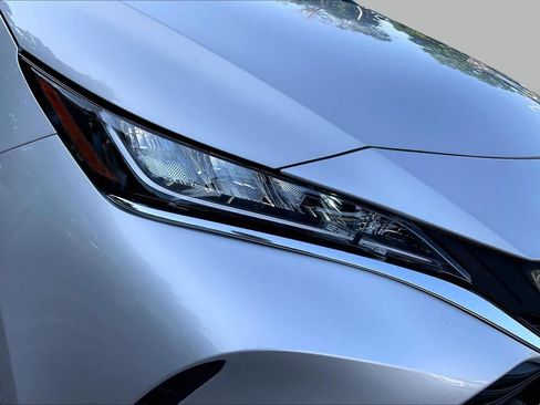 Used 2021 Toyota Venza LE AWD/4WD image 25