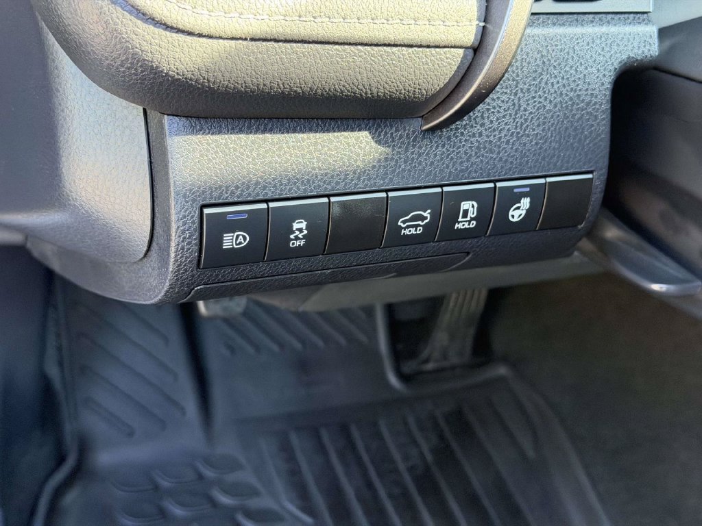 Used 2024 Toyota Camry SE w/ Cold Weather Package FWD image 19