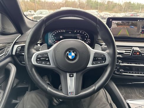 Used 2022 BMW M550i xDrive M550i xDrive w/ Executive Package image 18