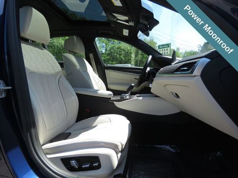 Used 2018 BMW 530e xDrive AWD/4WD image 13