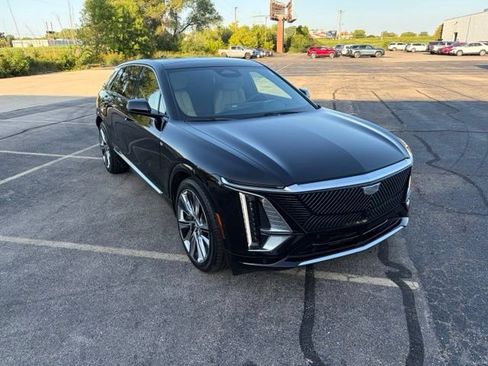 Used 2026 Cadillac Lyriq Signature Luxury w/ Nappa Leather Package AWD/4WD image 8