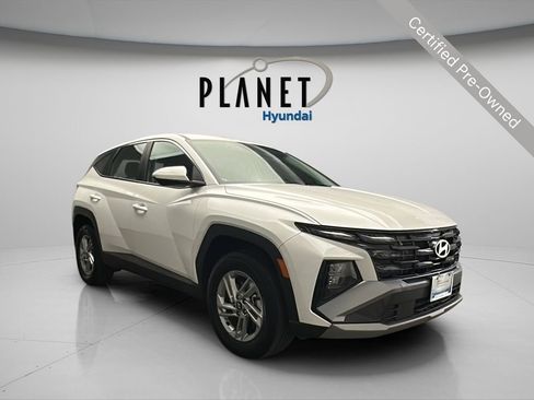 Certified 2025 Hyundai Tucson SE image 1