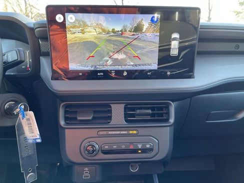 New 2025 Ford Maverick XL image 18