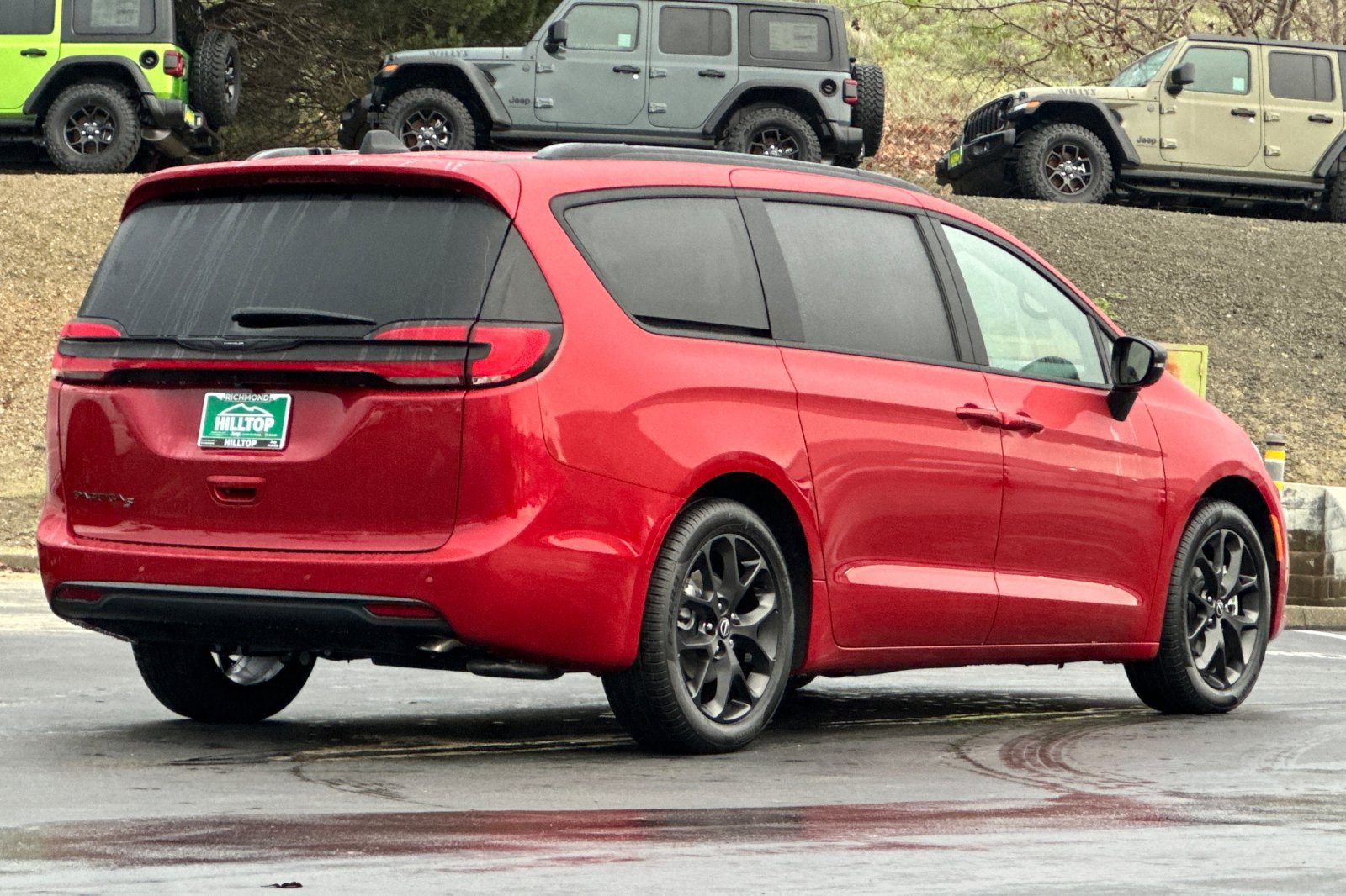 New 2026 Chrysler Pacifica Select w/ S Appearance Package FWD image 4