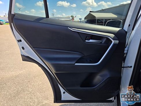 Used 2025 Toyota RAV4 XLE image 33