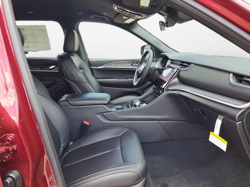 New 2025 Jeep Grand Cherokee L Limited w/ Black Appearance Package image 15