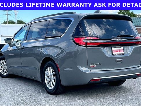 Used 2022 Chrysler Pacifica Touring-L FWD image 9