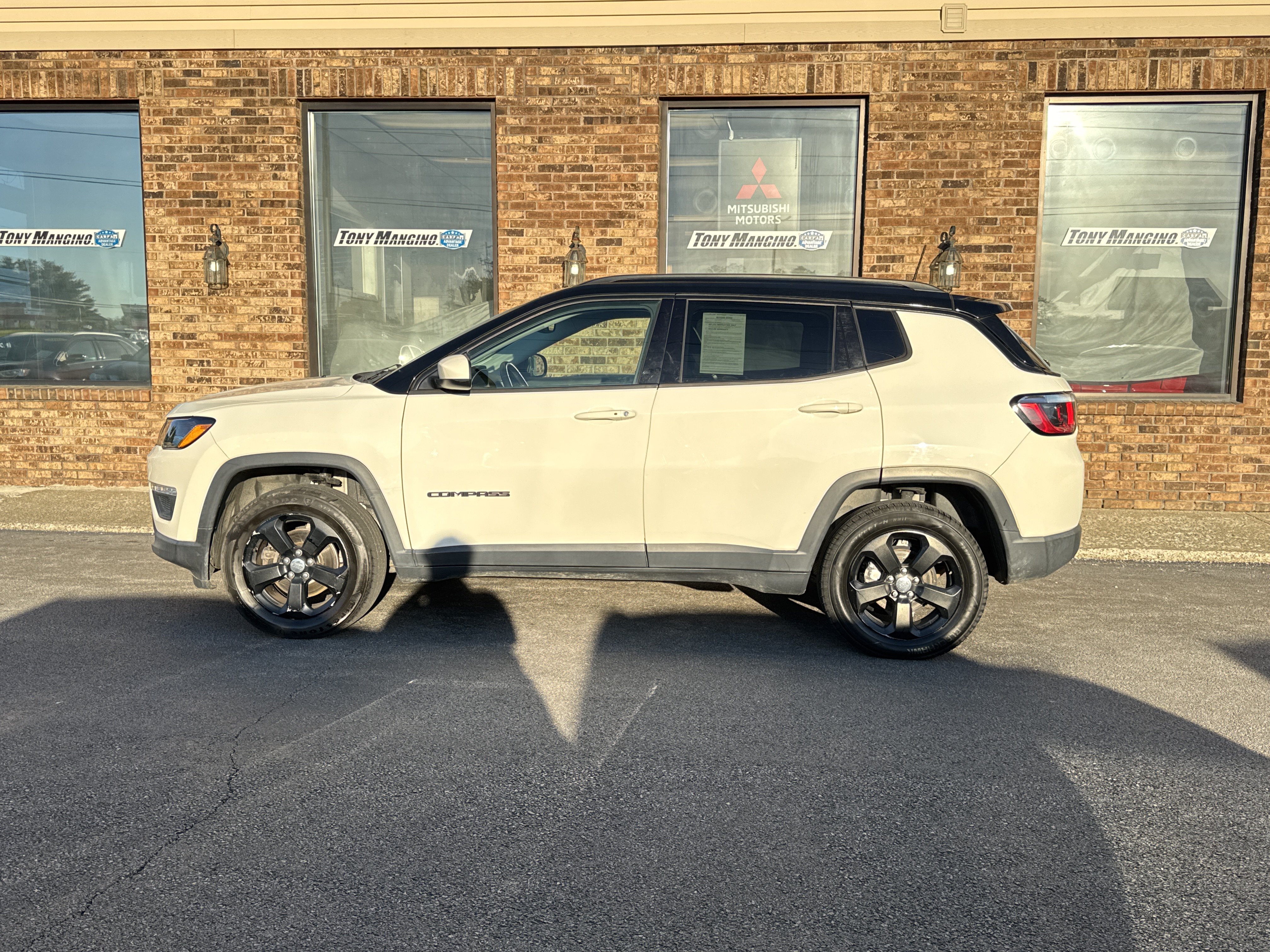 Used 2018 Jeep Compass Latitude w/ Popular Equipment Group AWD/4WD image 2