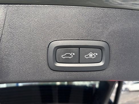 Certified 2025 Volvo XC40 B5 Plus image 42