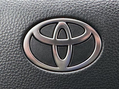 Used 2025 Toyota Camry XLE image 24