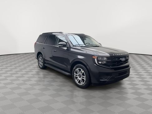 Used 2025 Ford Expedition Active image 41