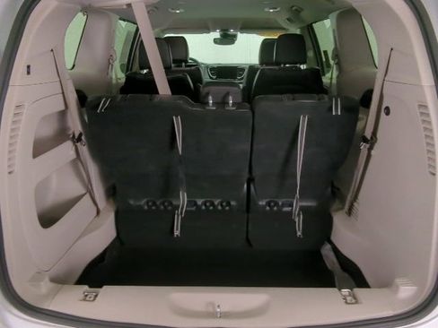 Used 2023 Chrysler Pacifica Touring-L FWD image 28