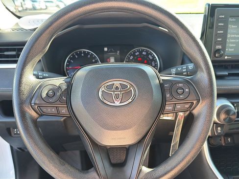 Used 2022 Toyota RAV4 LE FWD image 18