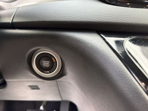 Used 2025 Chrysler Pacifica Select FWD image 23