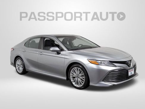 Used 2019 Toyota Camry XLE w/ Navigation Package image 8