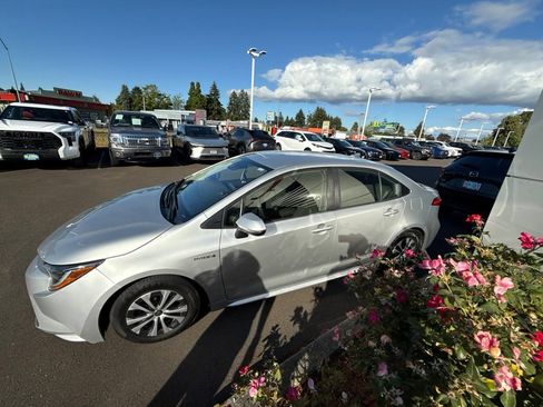 Used 2021 Toyota Corolla LE FWD image 8